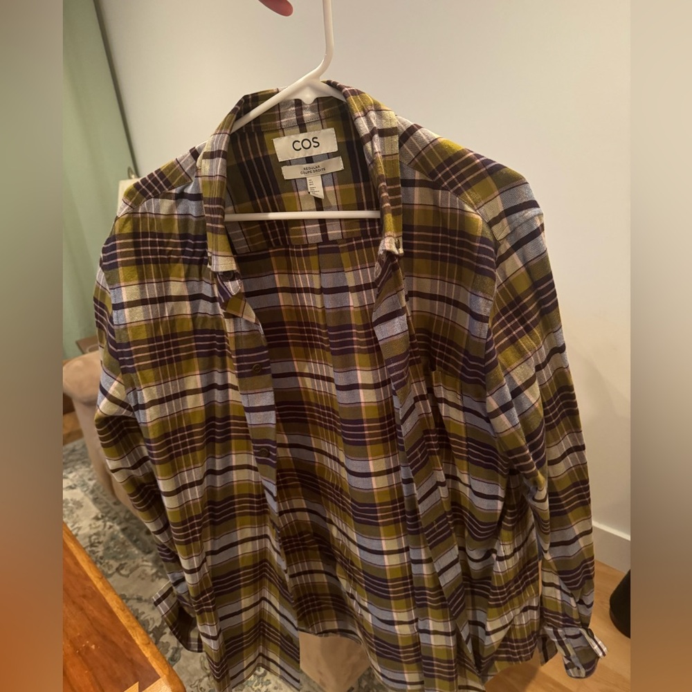 Great-looking Cos plaid button down shirt. Size Large. Barely worn!
